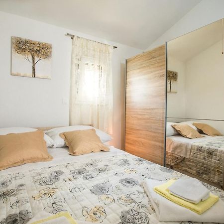 Apartments Essentia Podstrana Luaran gambar