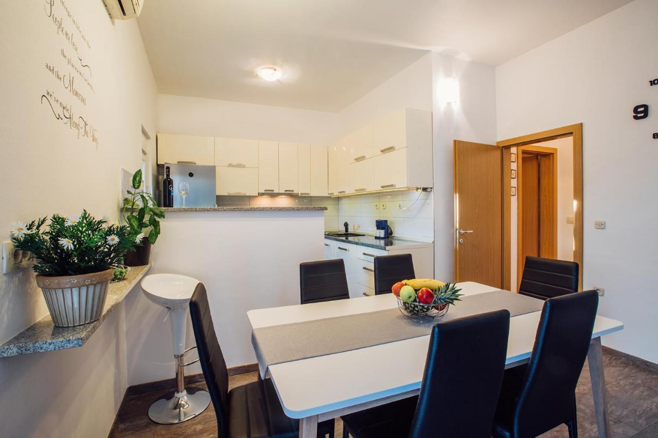 Apartments Essentia Podstrana Luaran gambar