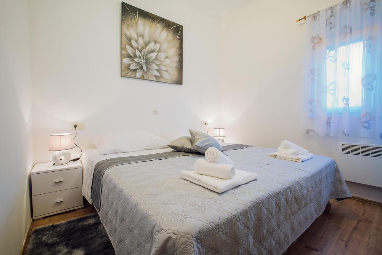 Apartments Essentia Podstrana Luaran gambar