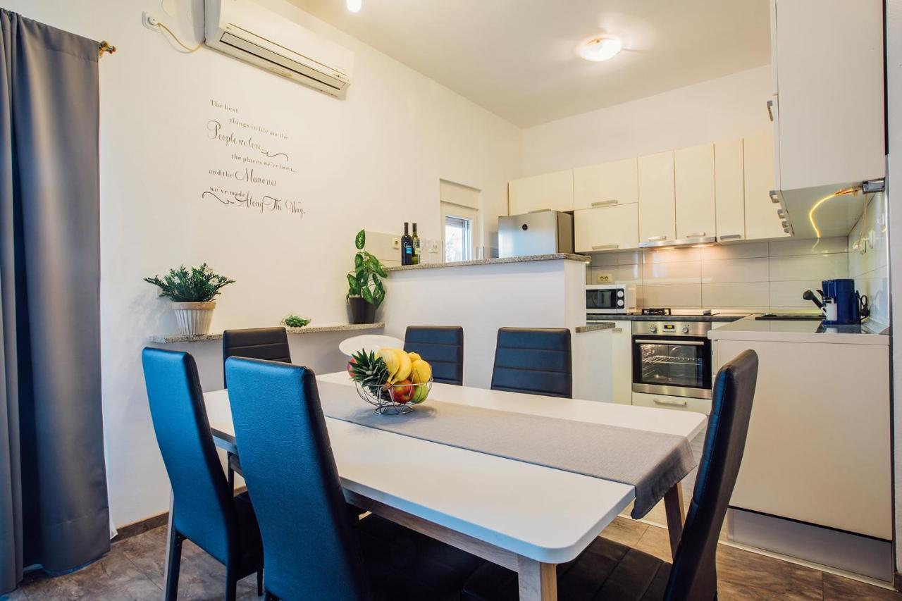 Apartments Essentia Podstrana Luaran gambar