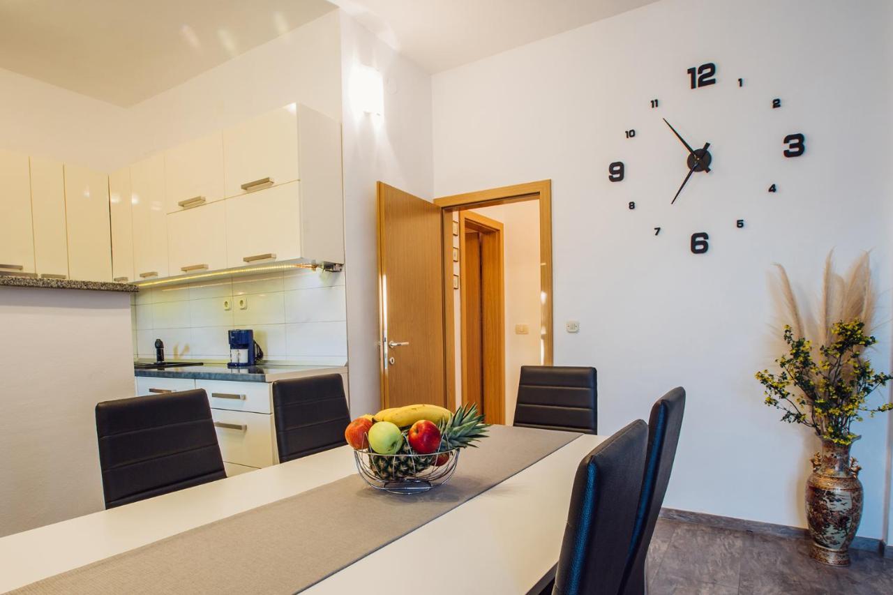 Apartments Essentia Podstrana Luaran gambar