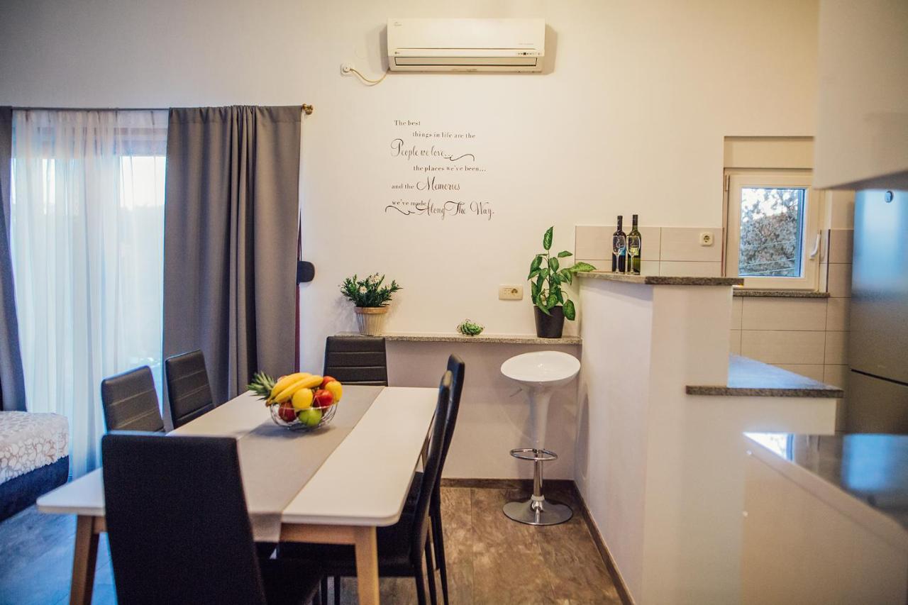 Apartments Essentia Podstrana Luaran gambar