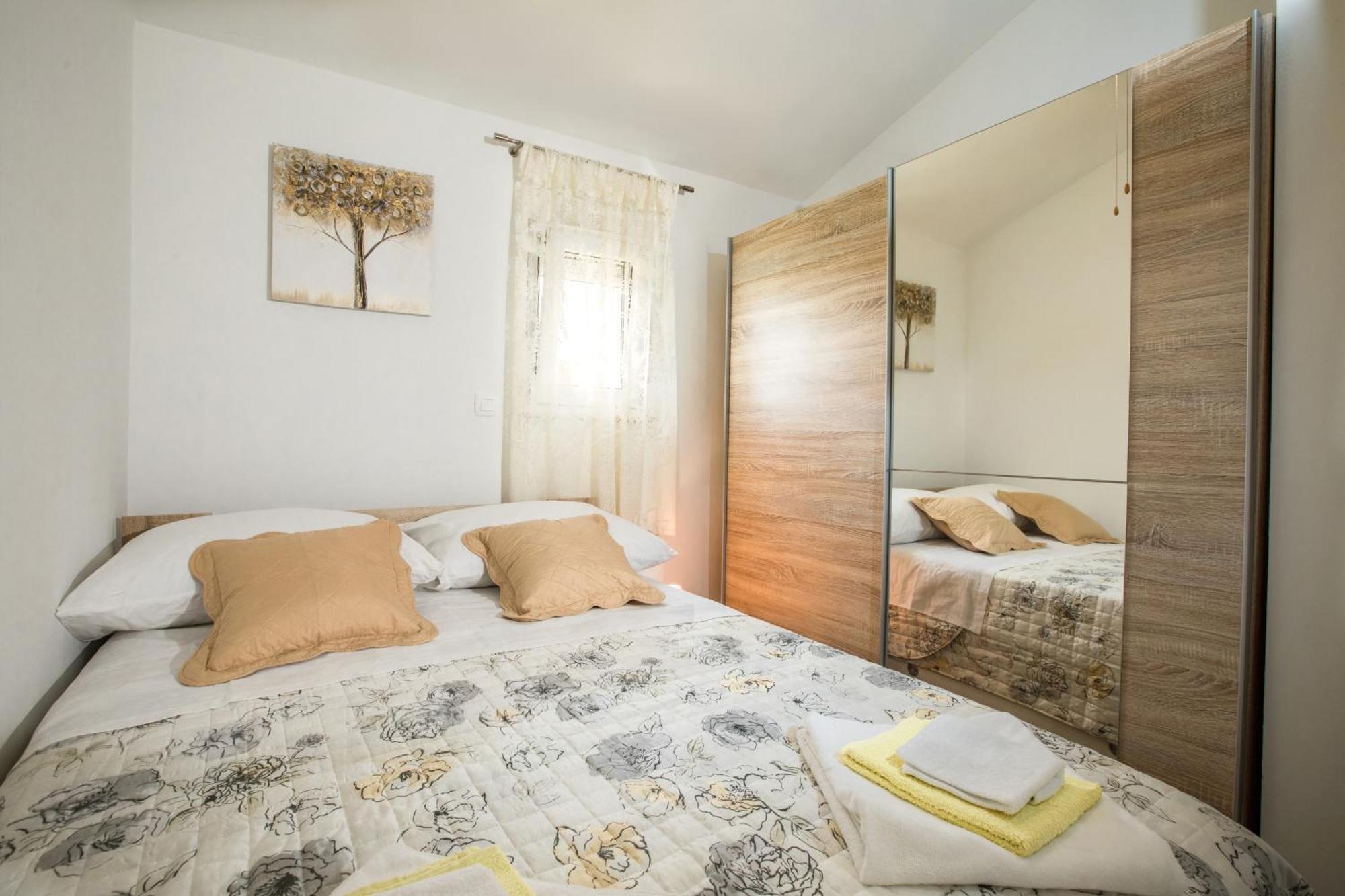 Apartments Essentia Podstrana Luaran gambar